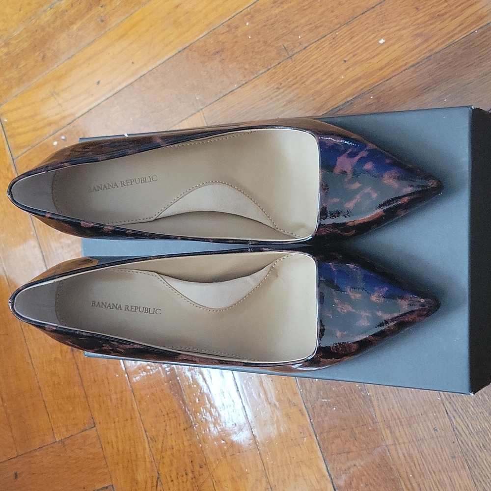 Banana republic leopard pump heels, size 8